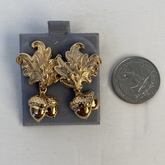 Z143 New Costume Jewelry- gold color earrings of leaves and acorns. - Picture 3 of 3